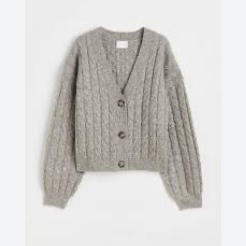 H & M Short Cable Knit Cardigan Sz M Wool Blend Gray 3 Button NWOT